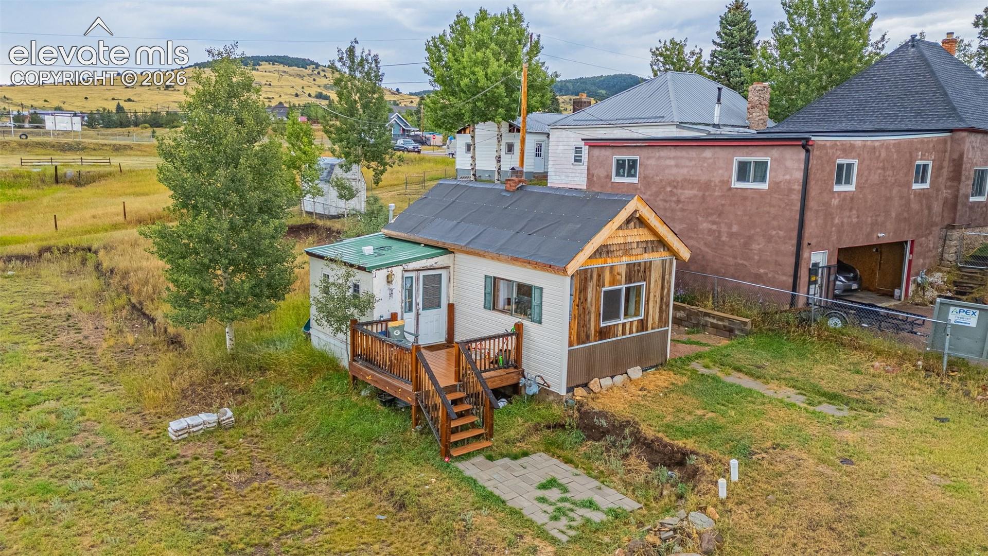 Listing photo 17 for 207 W Eaton Avenue