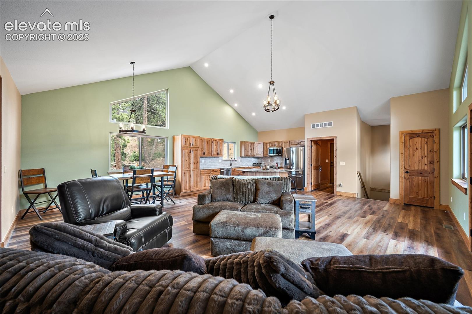 Listing photo 10 for 367 Cottonwood Lake Drive