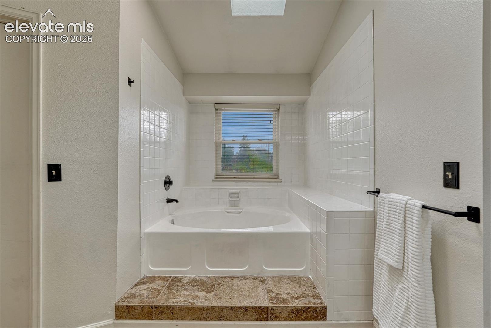 Listing photo 20 for 7510 Hickorywood Drive