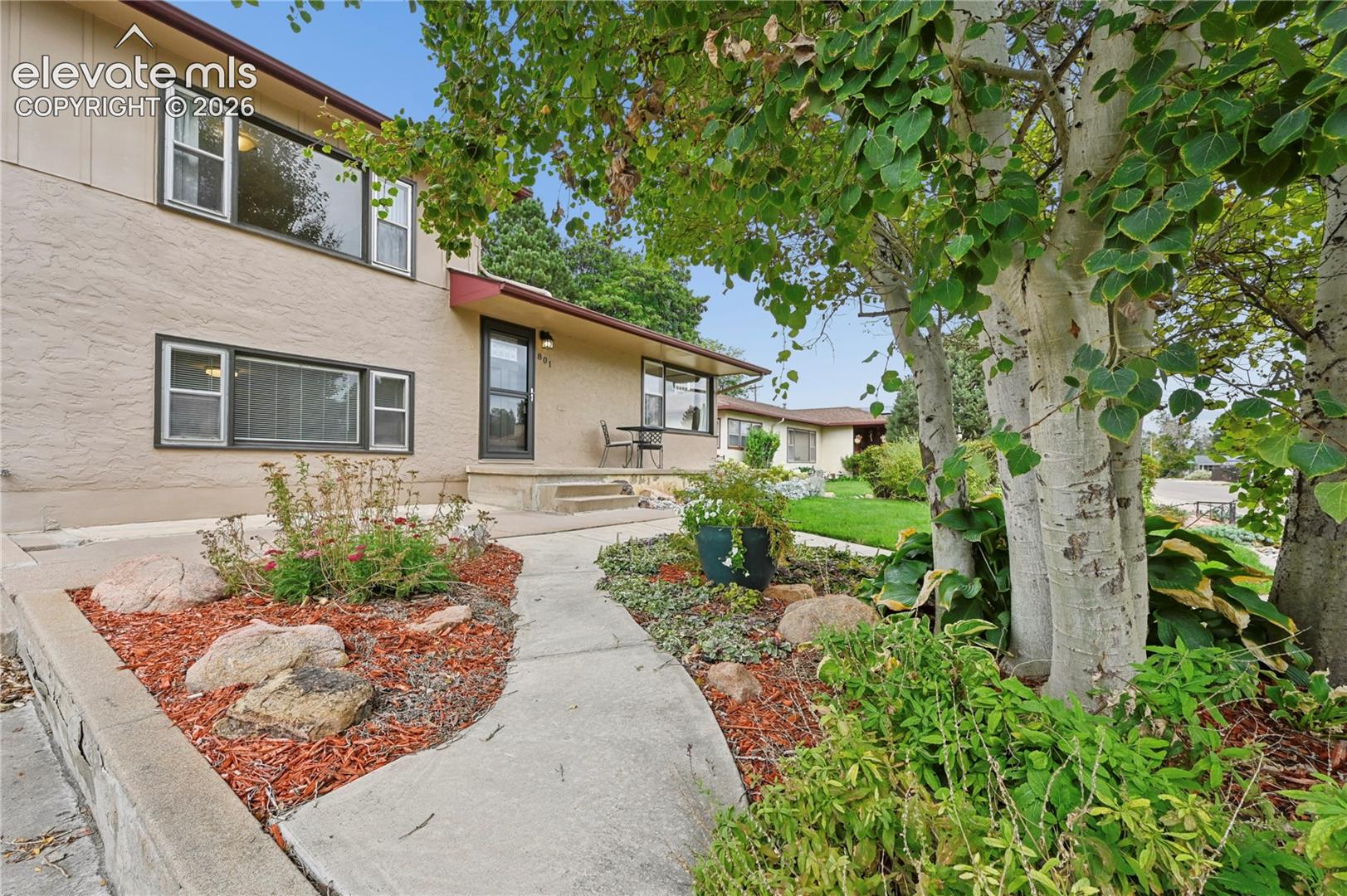 Listing photo 4 for 801 Westacres Avenue