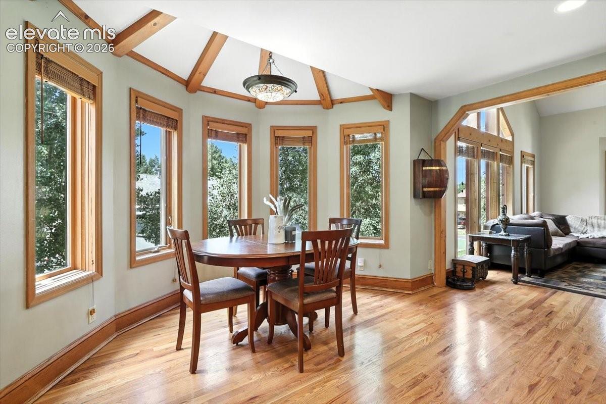 Listing photo 10 for 1975 Valley View Drive