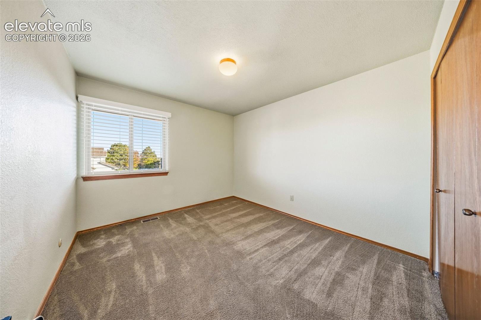Listing photo 34 for 6120 Moorfield Avenue