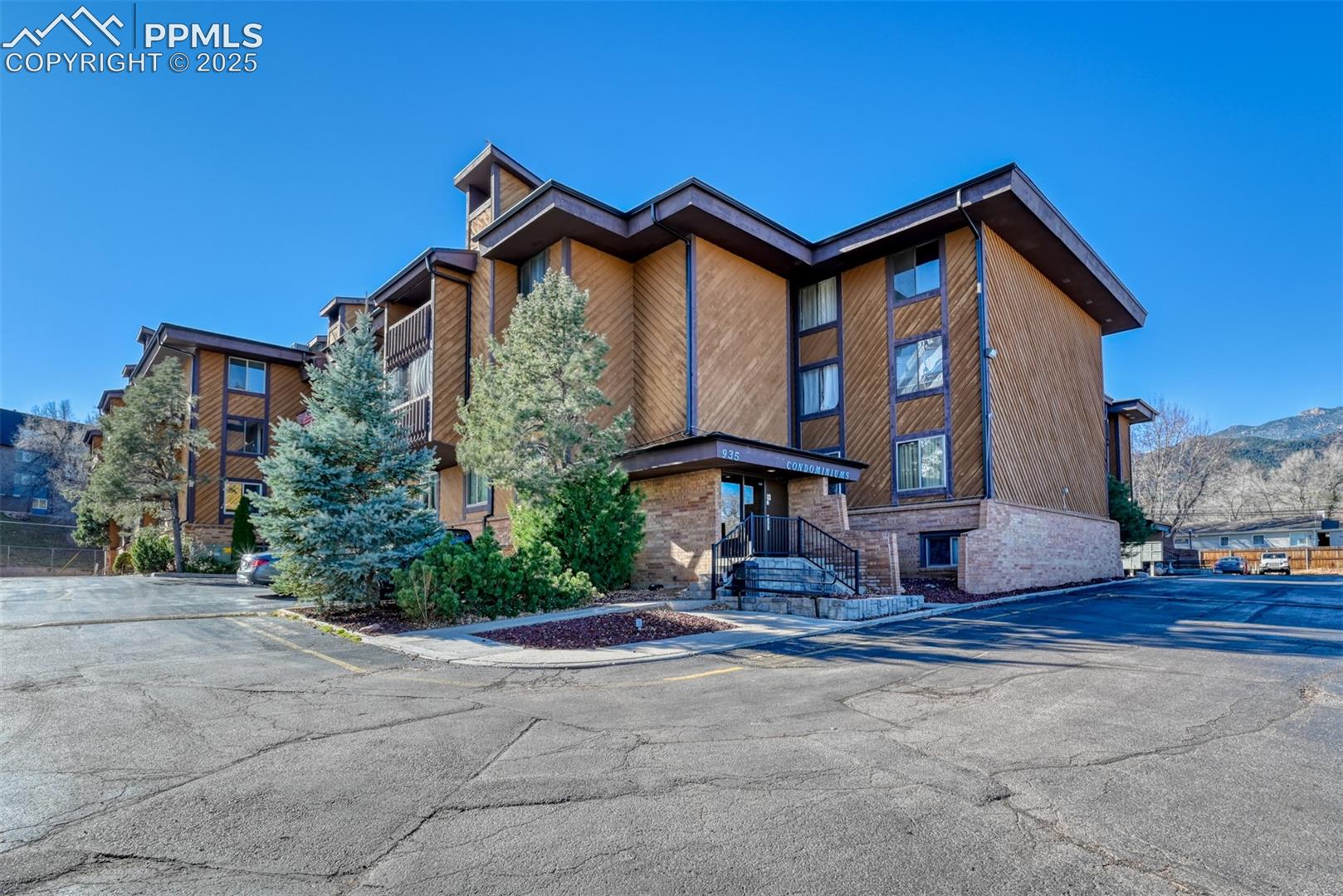 935 Saturn Drive