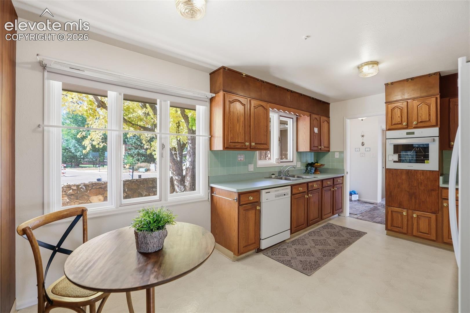 Listing photo 10 for 223 Crystal Hills Boulevard
