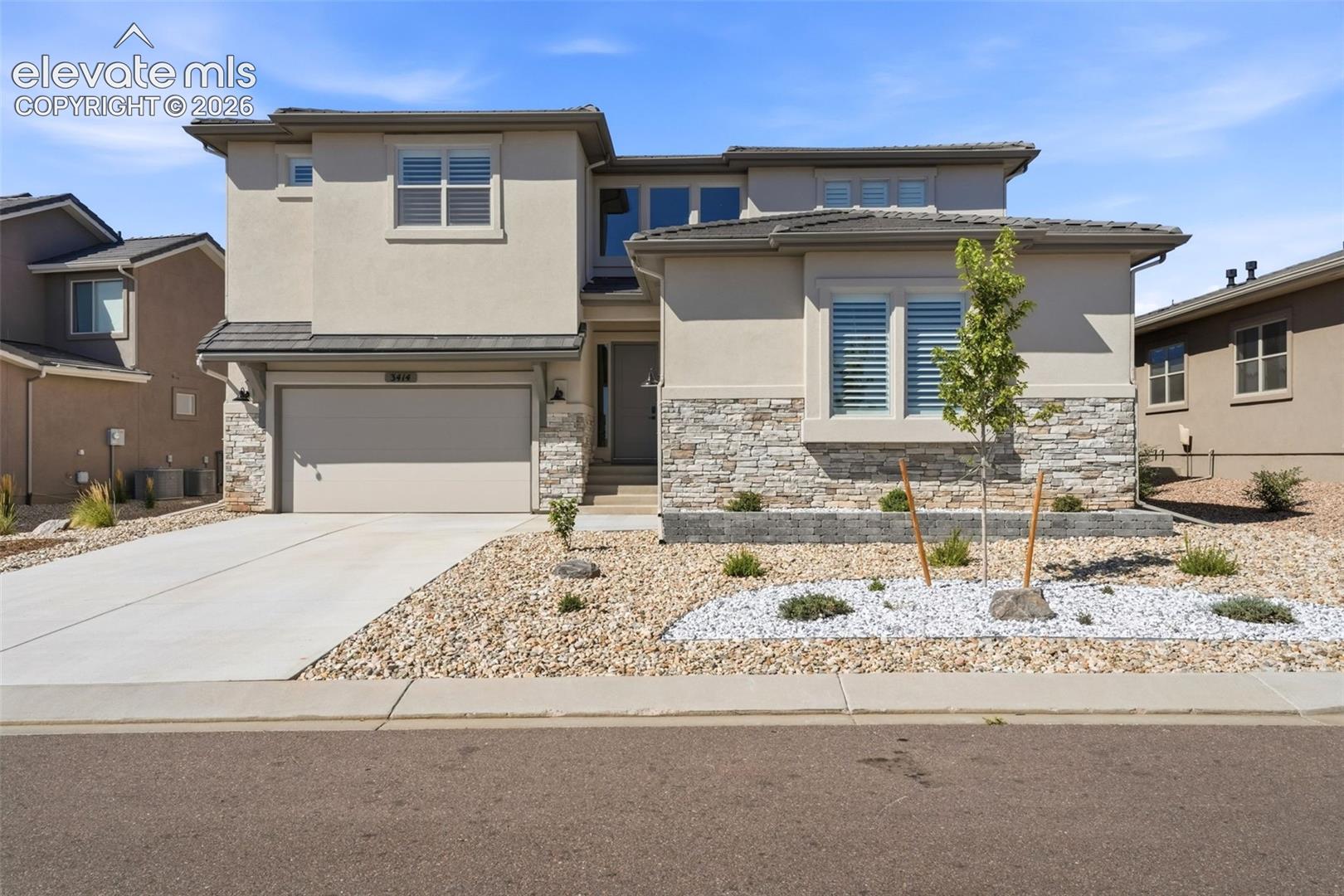Listing photo 2 for 3414 Crest Hollow View