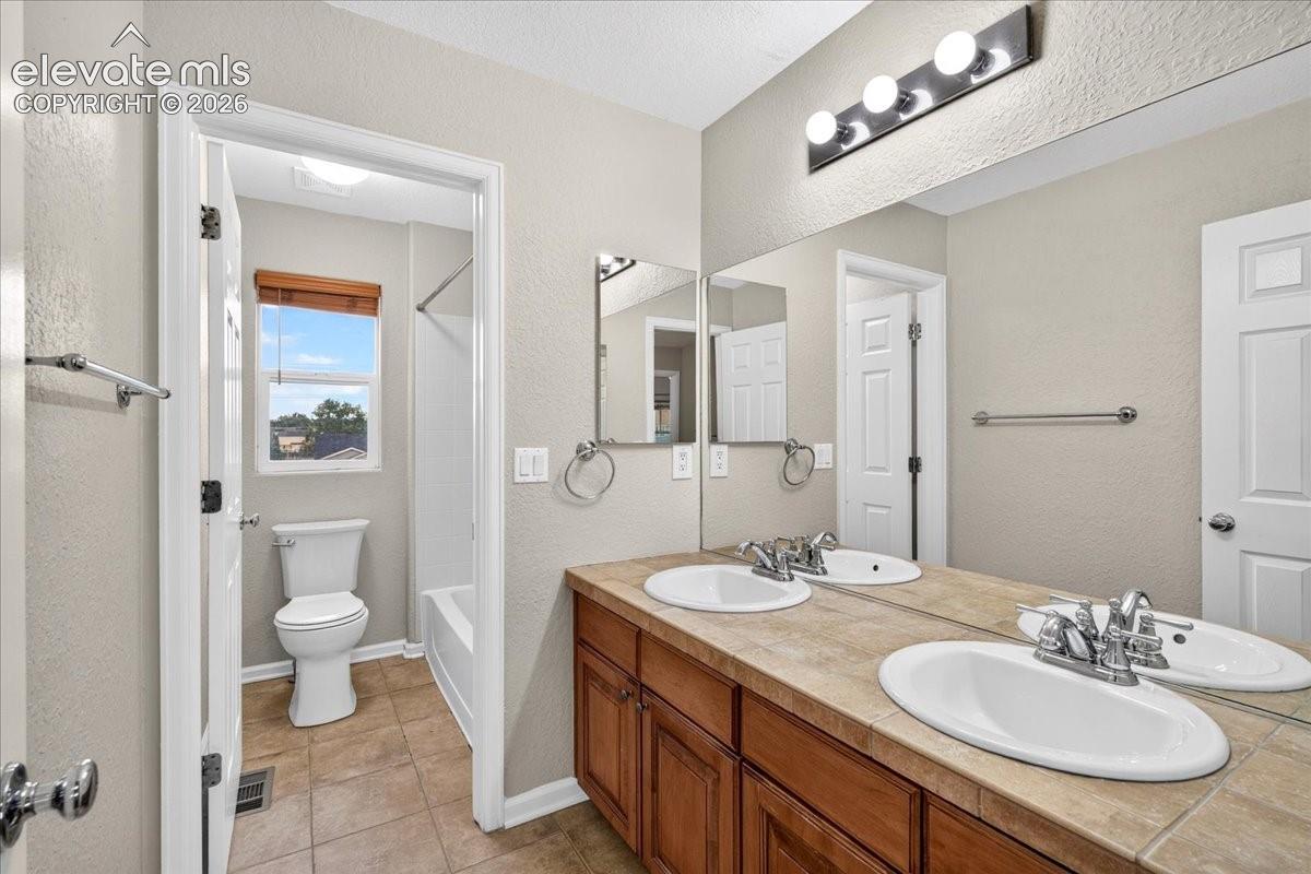 Listing photo 18 for 2409 Capital Drive