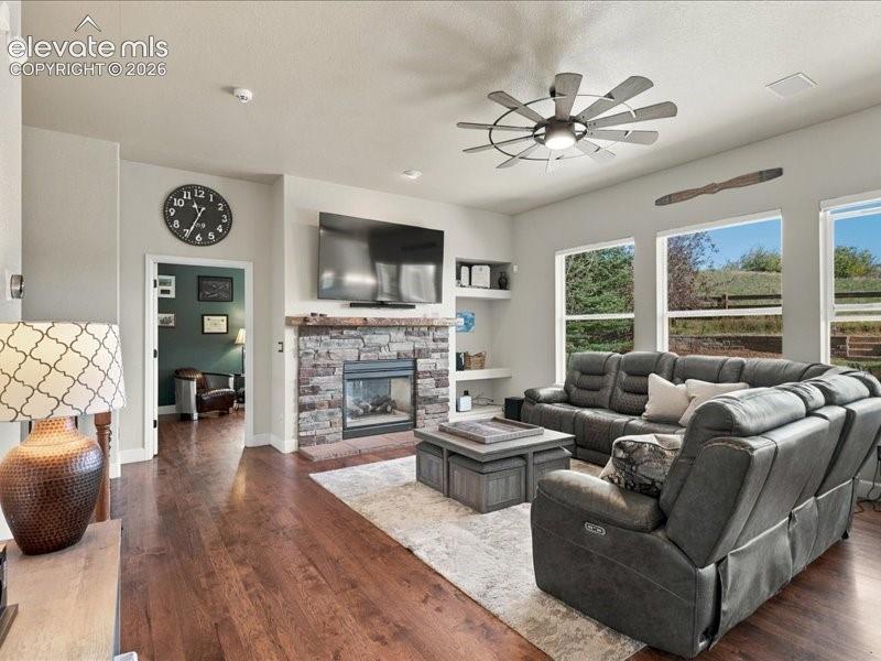 Listing photo 4 for 589 Burke Hollow Drive