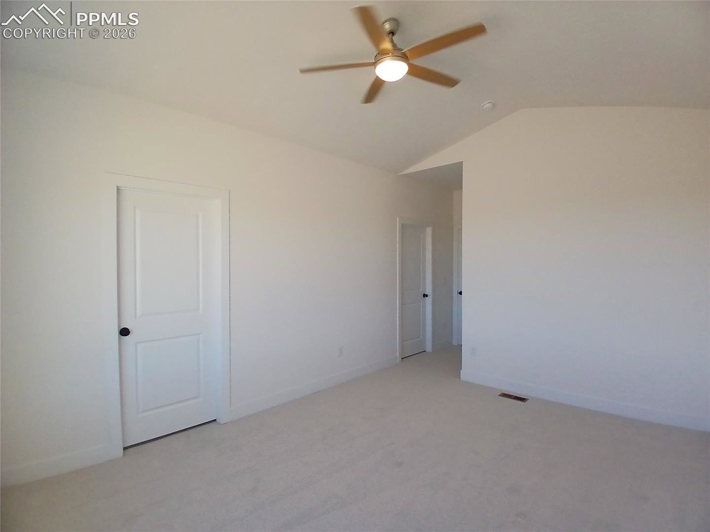 Listing photo 15 for 19981 Cloudfield Point