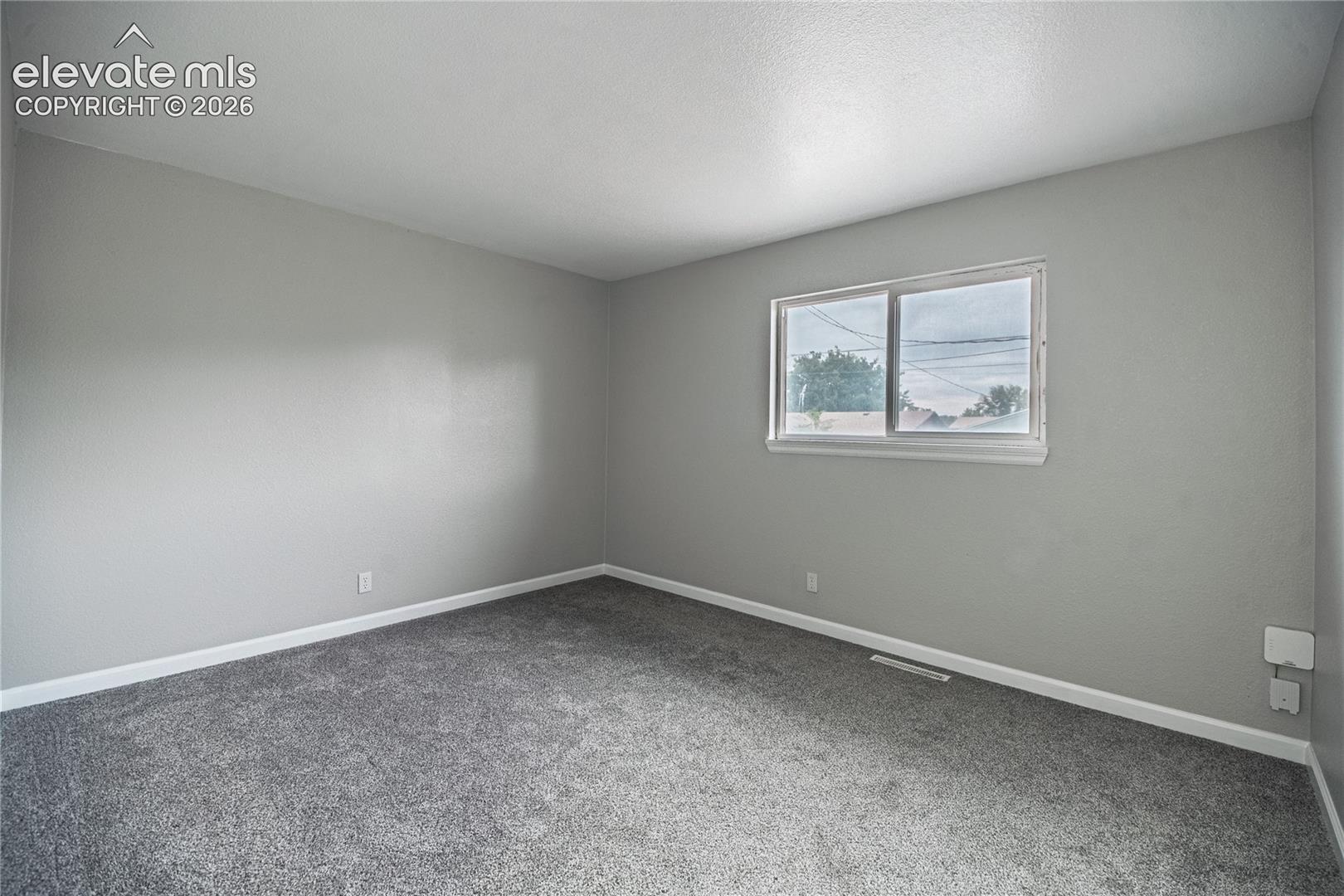 Listing photo 17 for 3816 Devonshire Lane