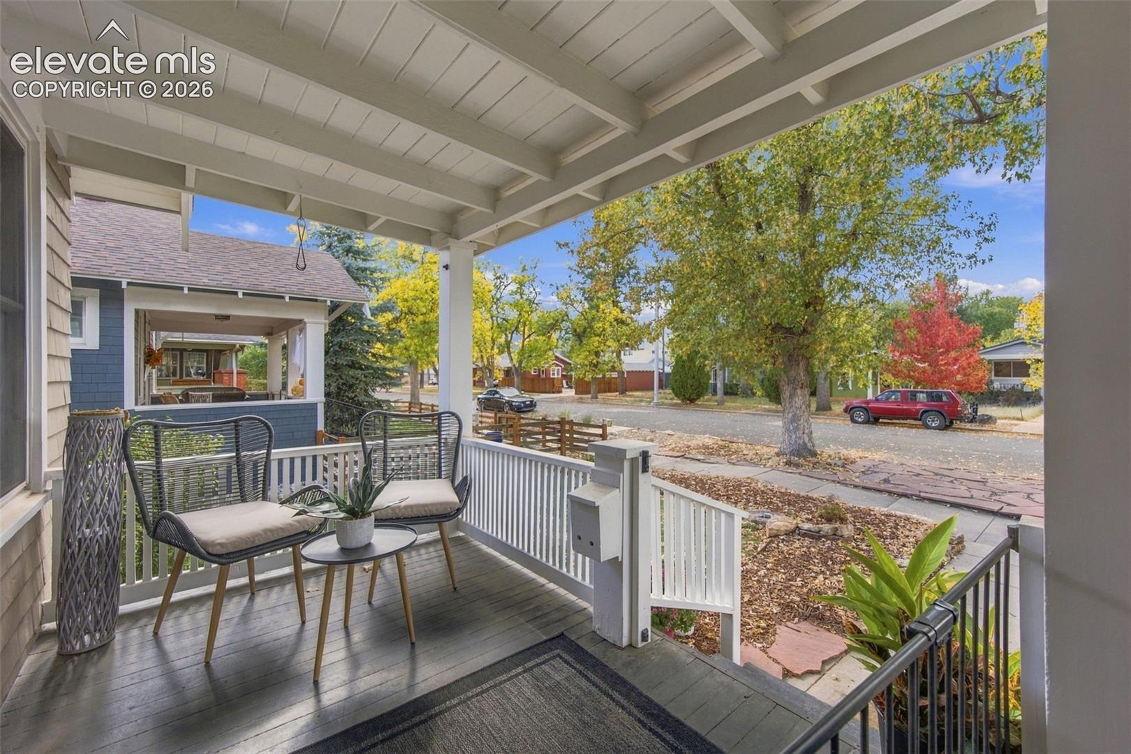 Listing photo 2 for 619 N Cedar Street
