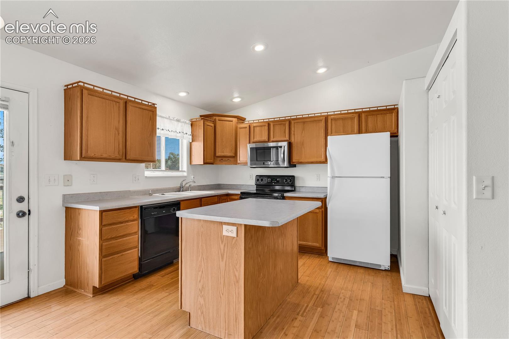 Listing photo 9 for 508 S Bayfield Avenue