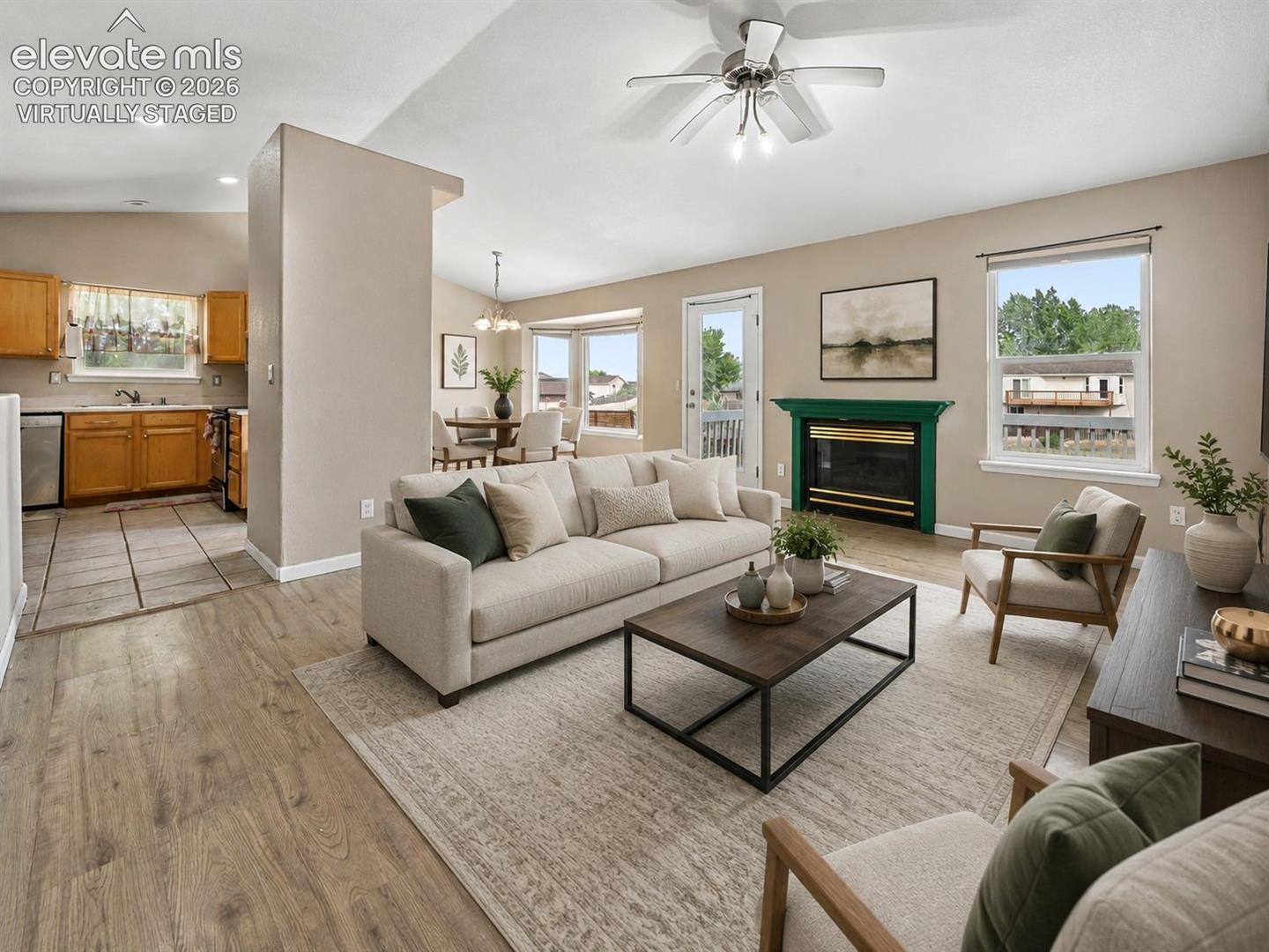 Listing photo 4 for 979 S Alexis Lane