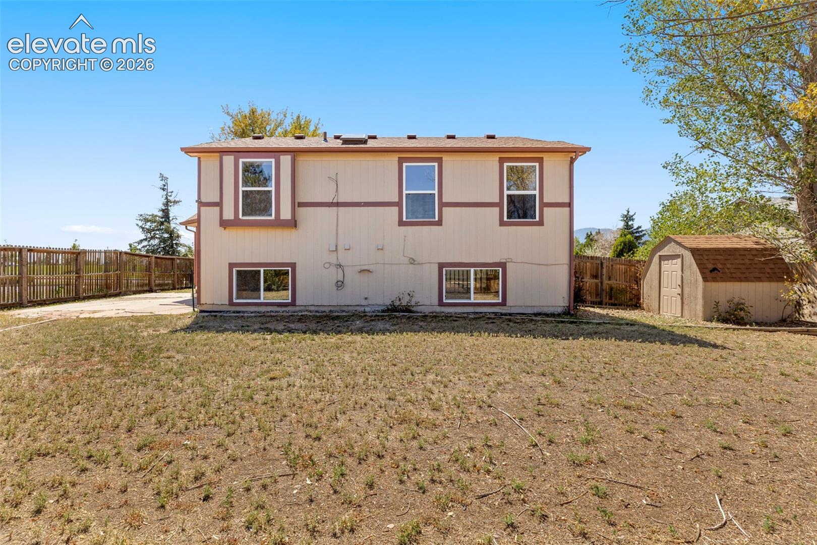 Listing photo 6 for 4537 Fenton Road