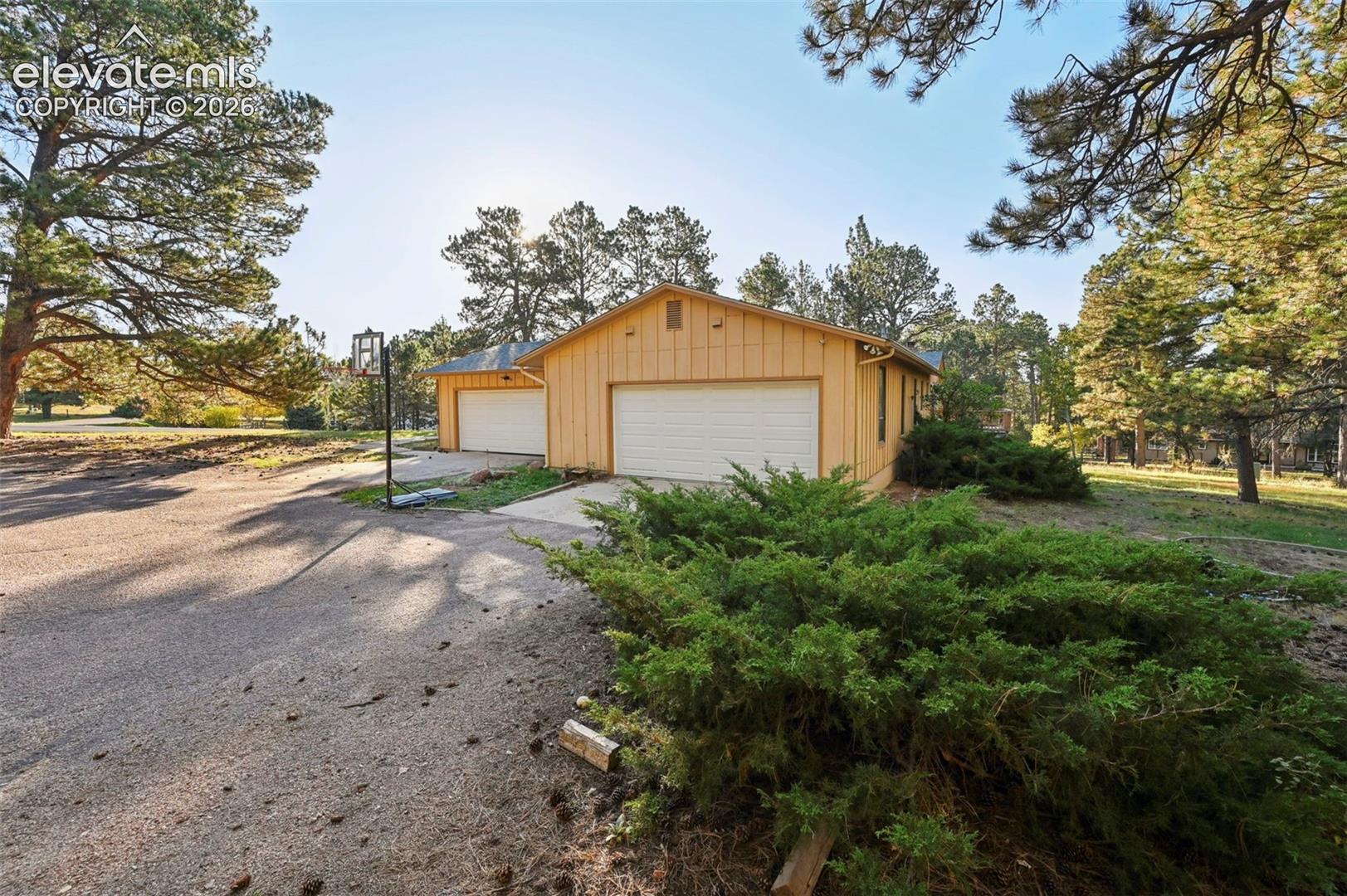 Listing photo 6 for 19280 doewood Drive