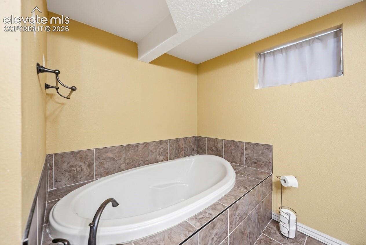 Listing photo 15 for 7409 Colonial Drive
