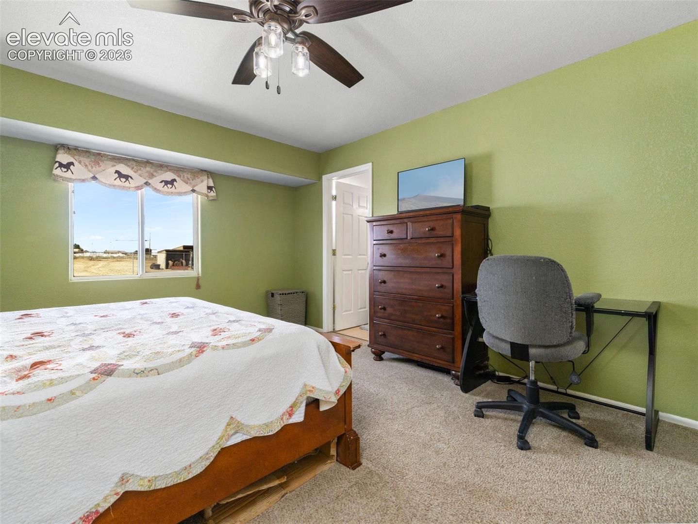 Listing photo 14 for 675 E McClave Drive