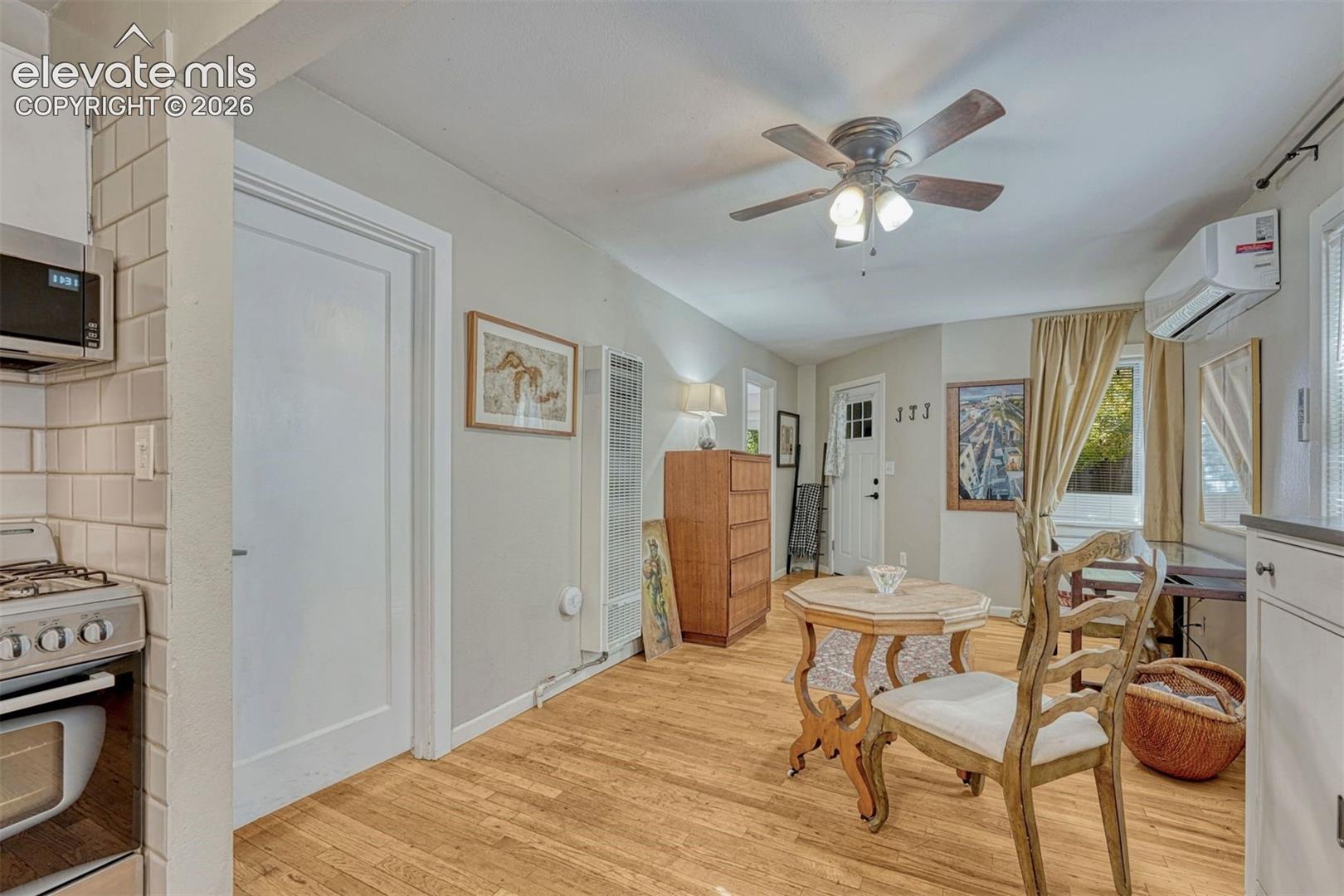 Listing photo 4 for 1725 W Cucharras Street