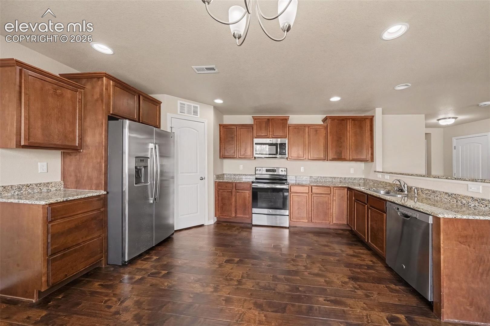 Listing photo 9 for 7444 Primavera Lane