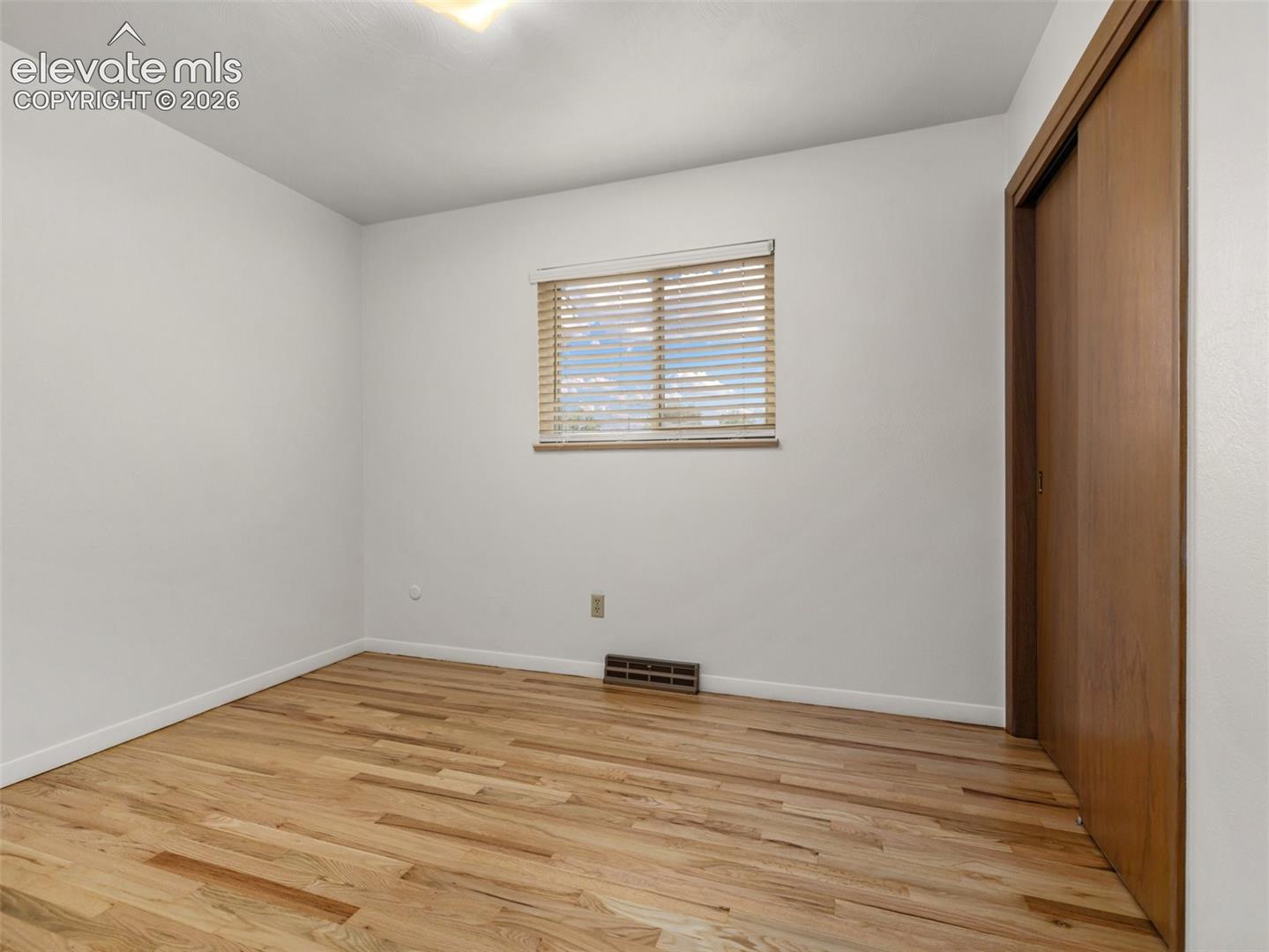 Listing photo 20 for 321 W Adams Avenue