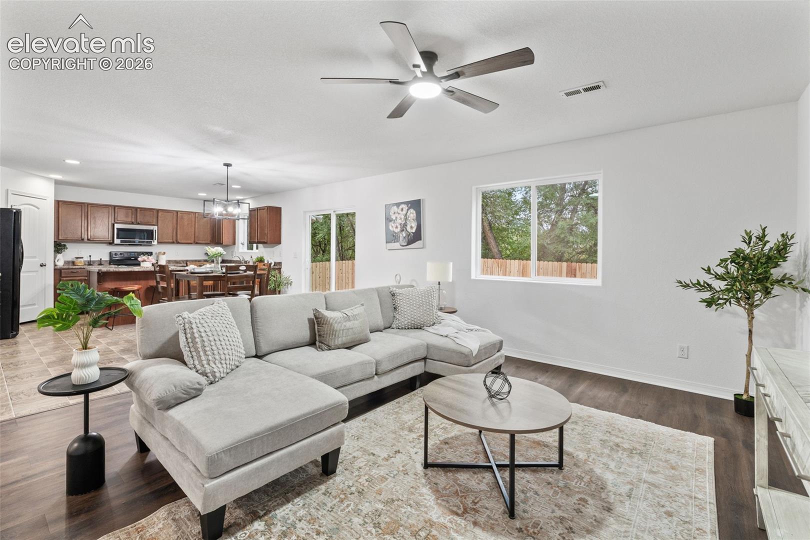 Listing photo 3 for 421 Autumn Place