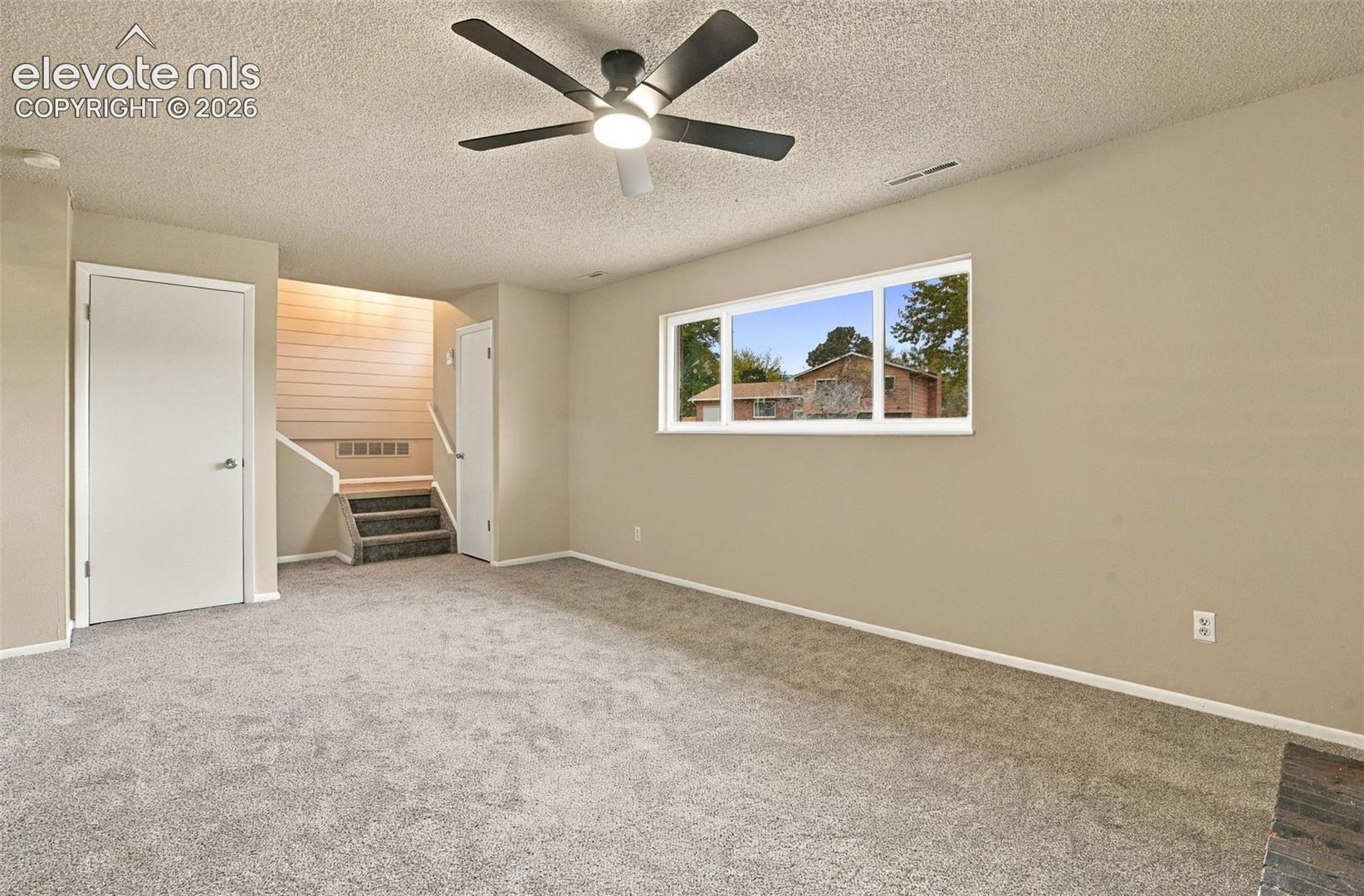 Listing photo 24 for 1070 Applewood Drive