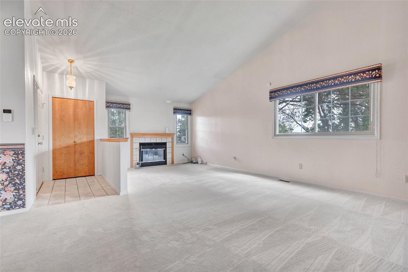 Listing photo 2 for 1405 Vondelpark Drive