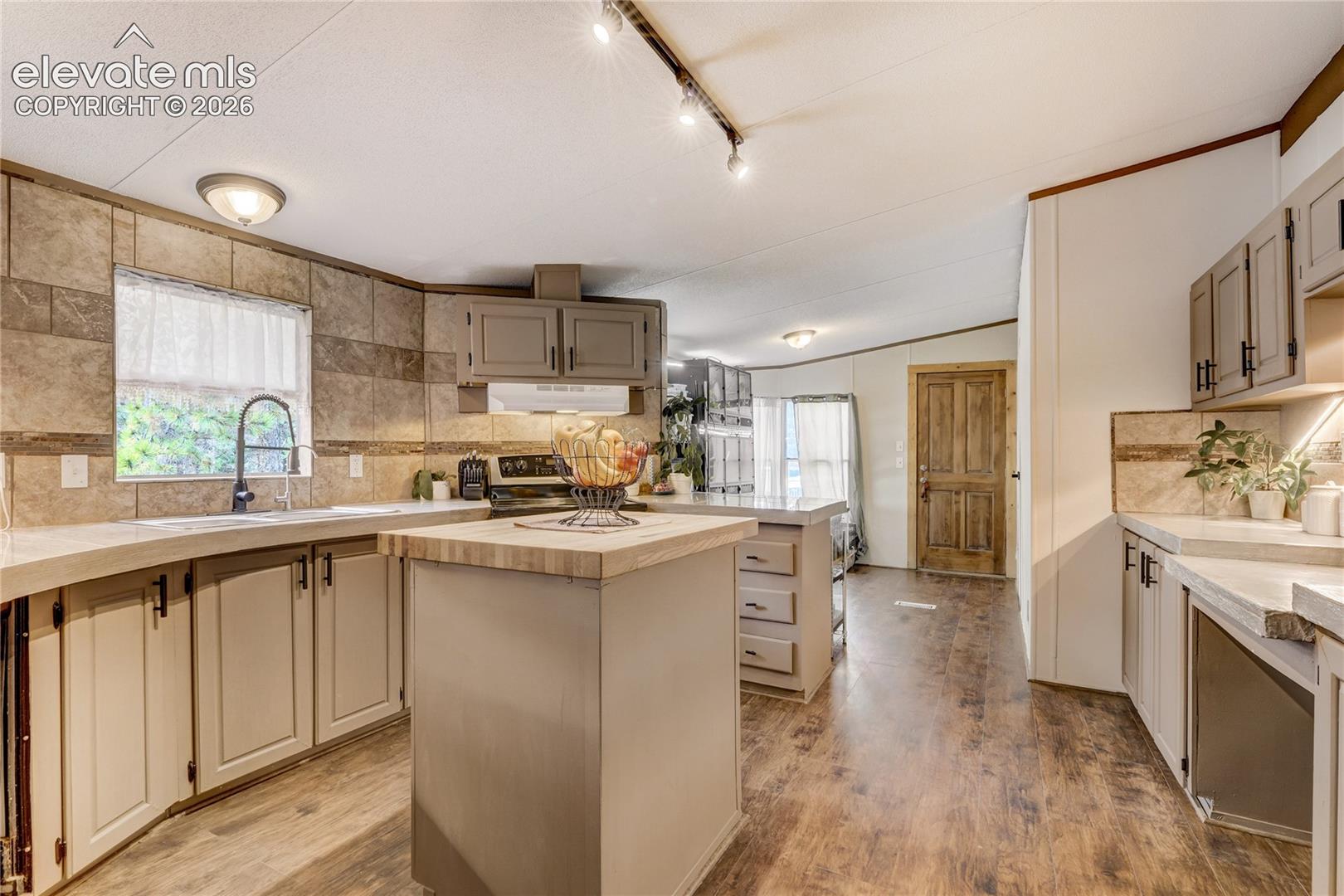 784 Blossom Road, photo 9