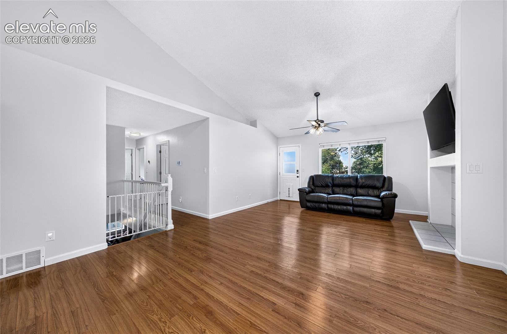 Listing photo 10 for 924 White Stone Way