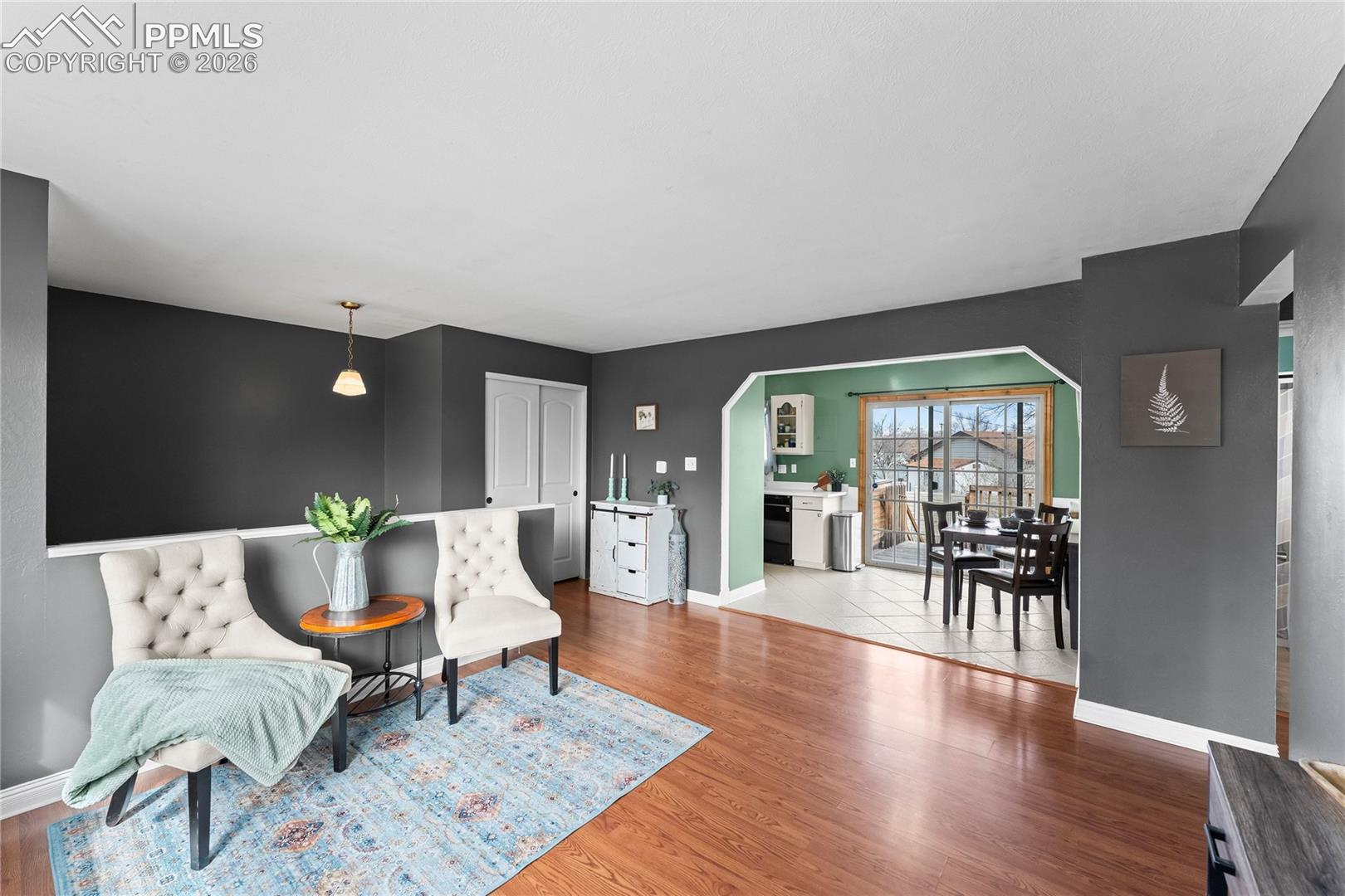 Listing photo 4 for 1325 Southmoor Drive