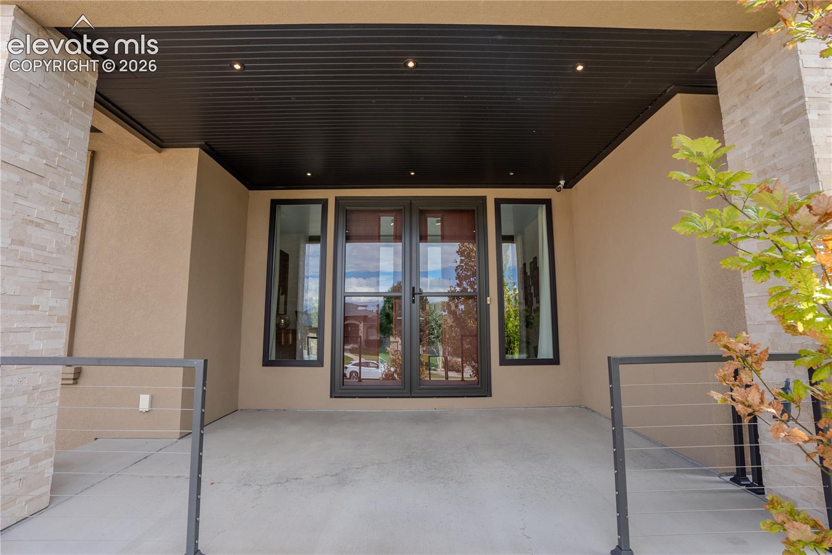 Listing photo 4 for 5638 Venezia Way