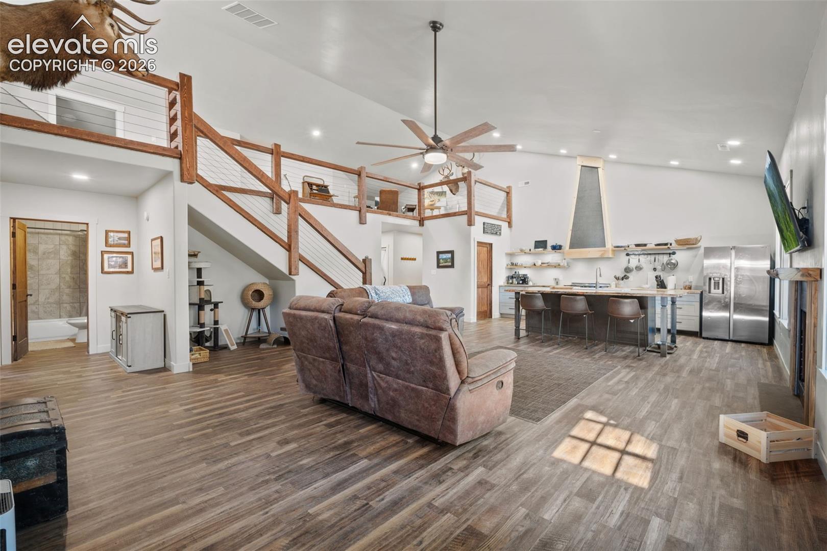 Listing photo 6 for 2270 Pikes Peak Drive