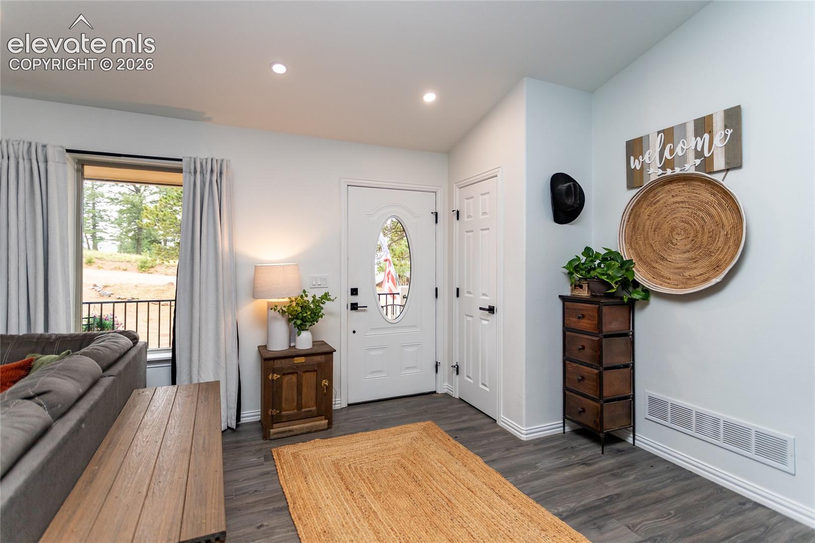 Listing photo 17 for 1427 N Mountain Estates Road