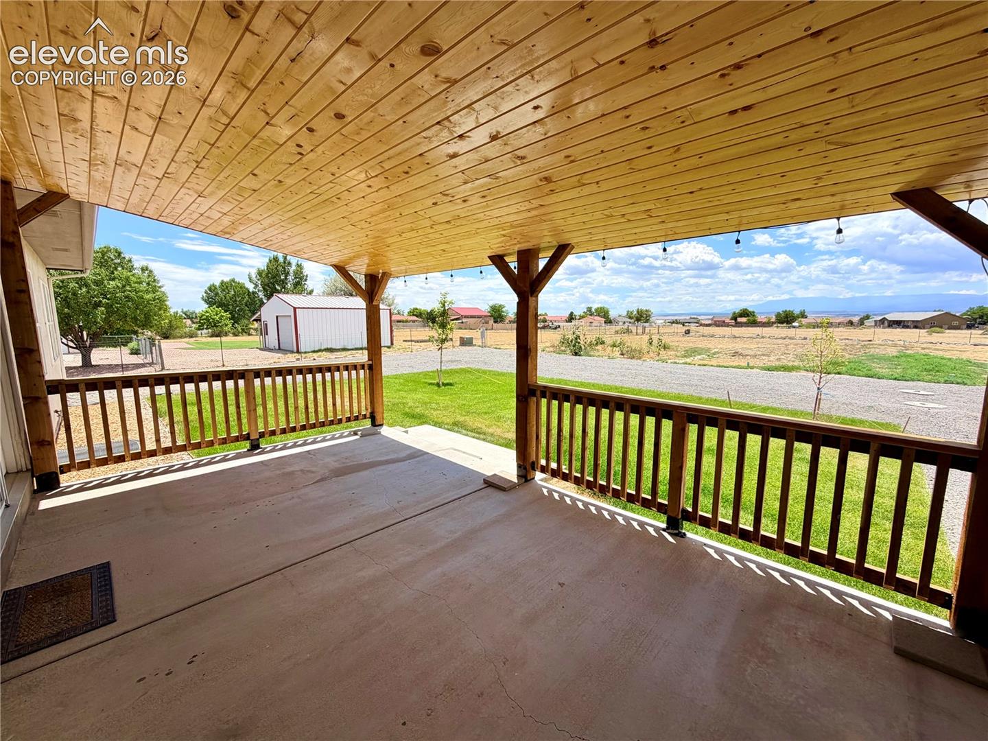 Listing photo 16 for 698 W McCulloch Boulevard