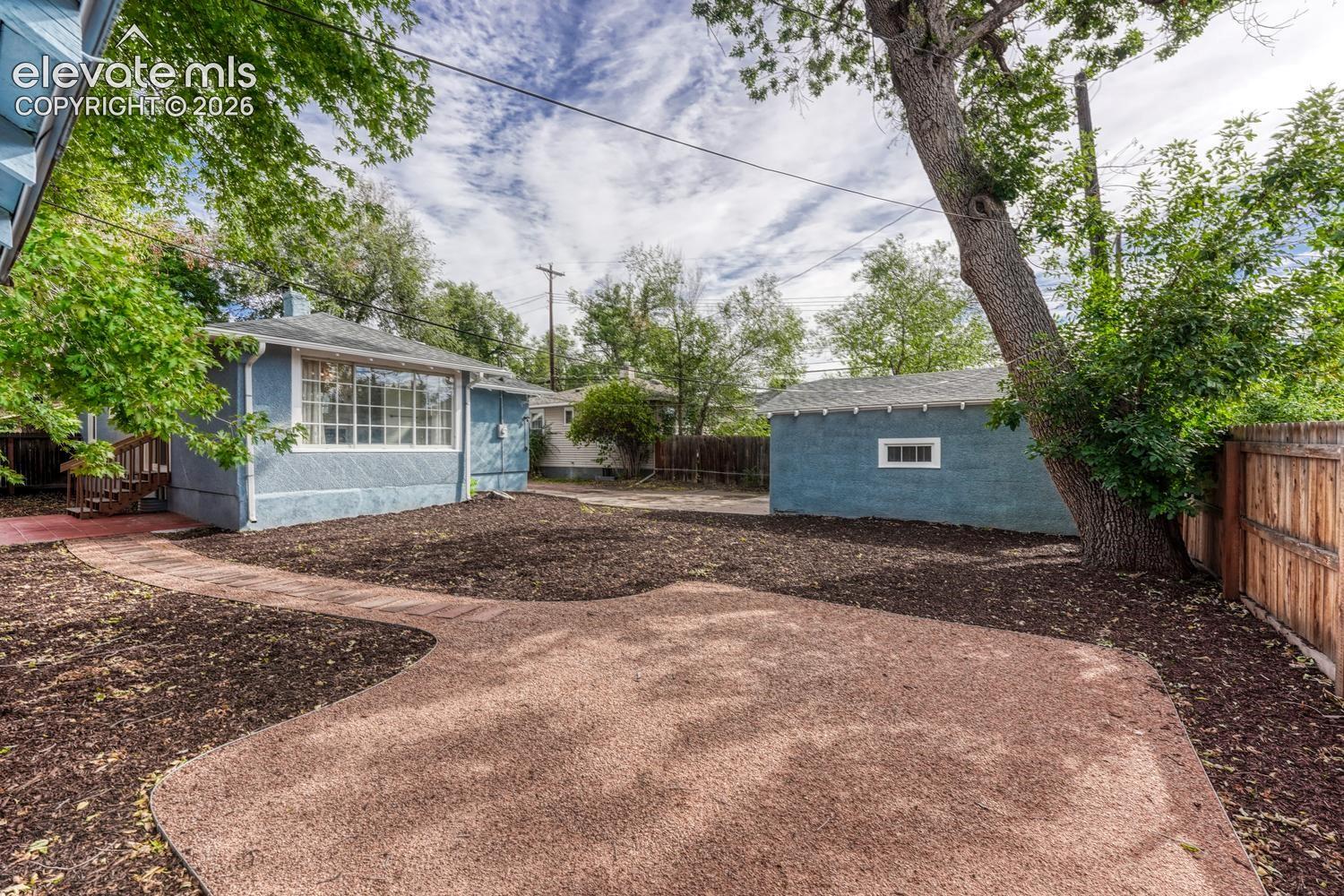 Listing photo 39 for 209 E Washington Street