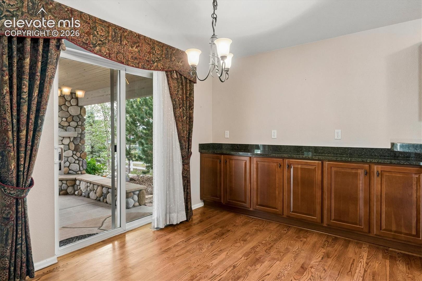 Listing photo 8 for 7765 Midnight Road