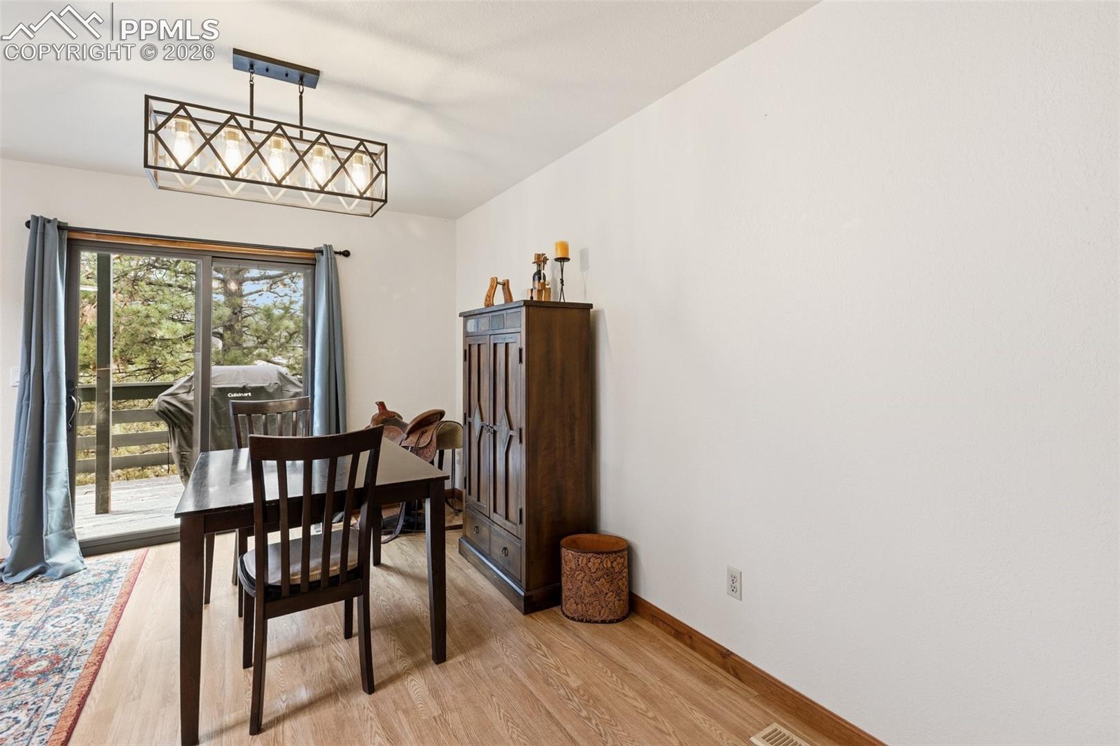 Listing photo 18 for 200 Sun Ridge Court