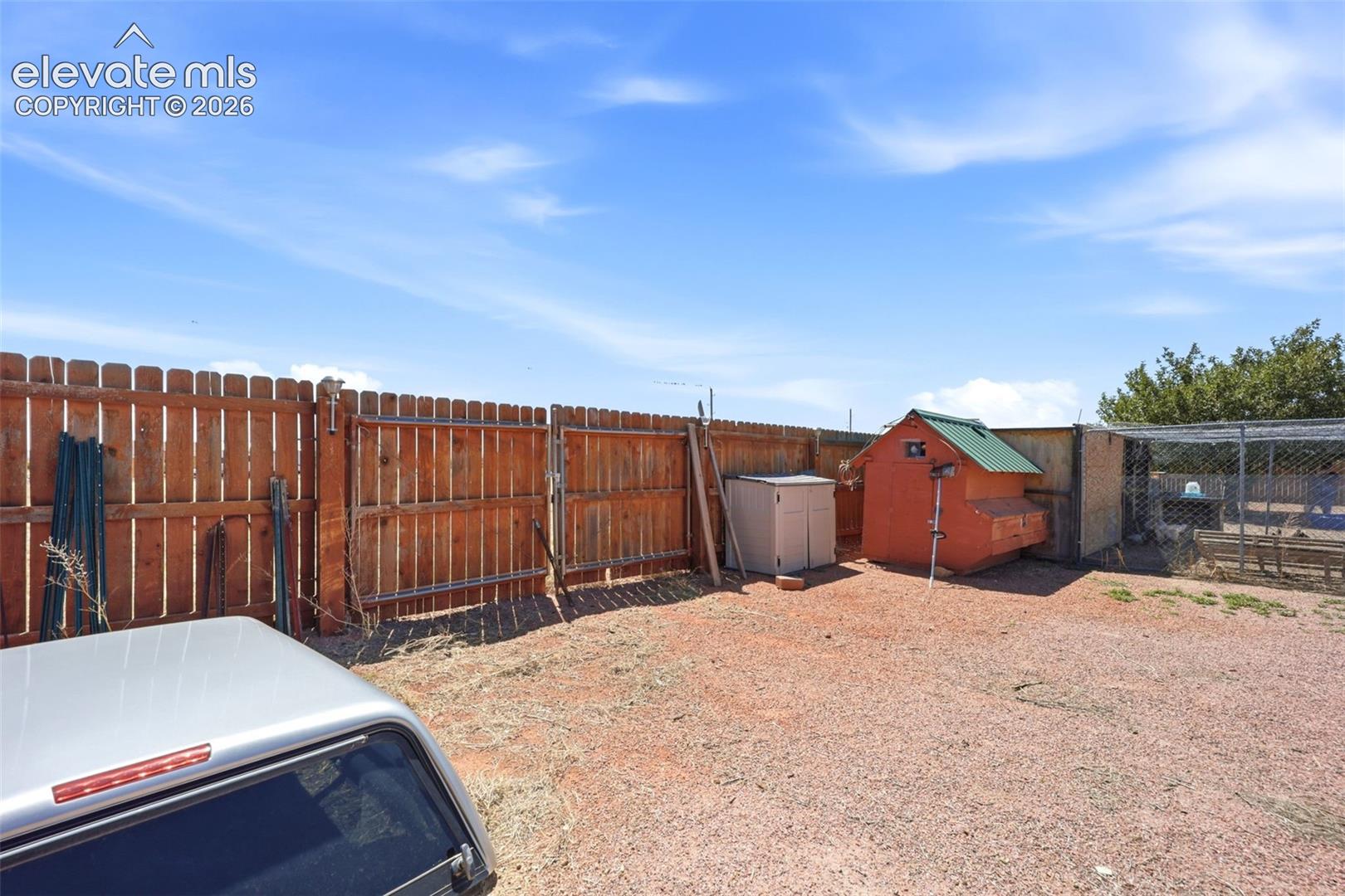 Listing photo 37 for 1286 N Ladonia Drive
