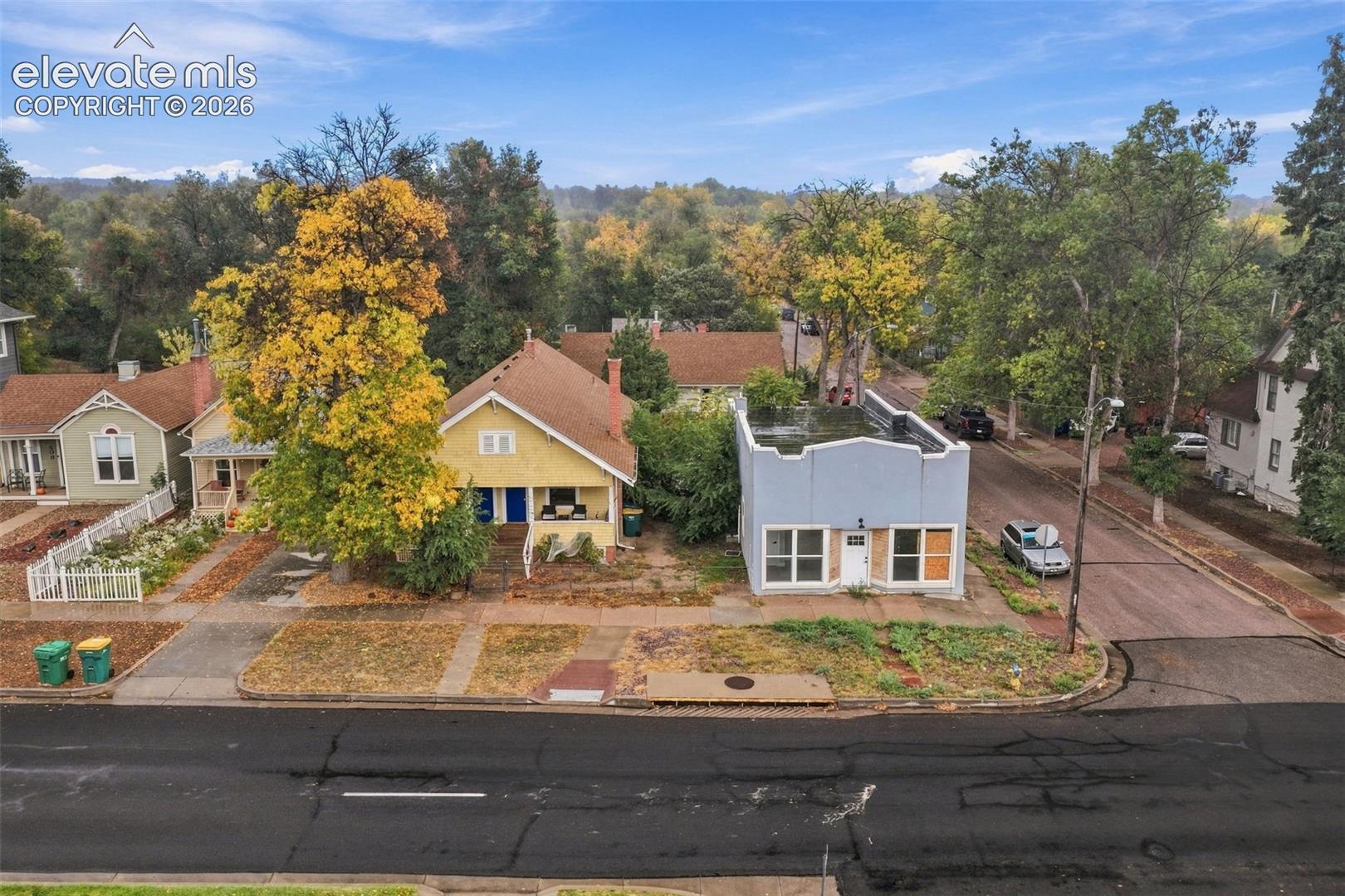 Listing photo 2 for 412 E St Vrain Street