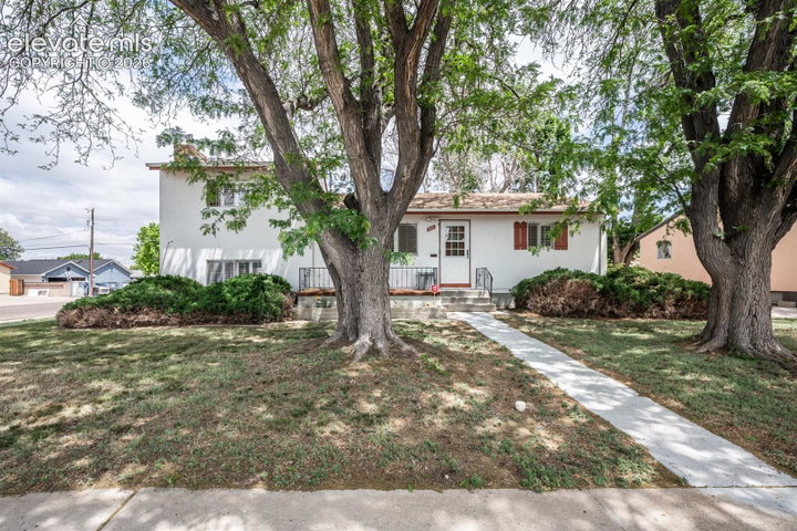 2100 Elmwood Lane — listing photo
