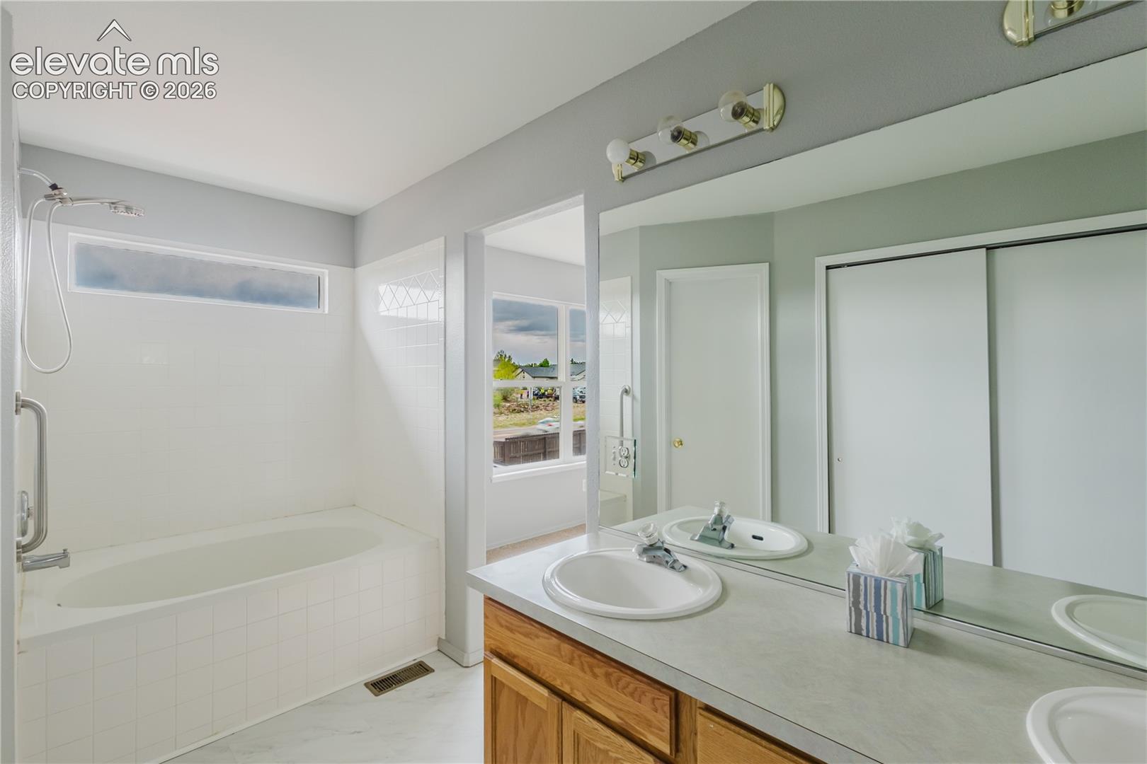 Listing photo 18 for 8156 Oliver Road