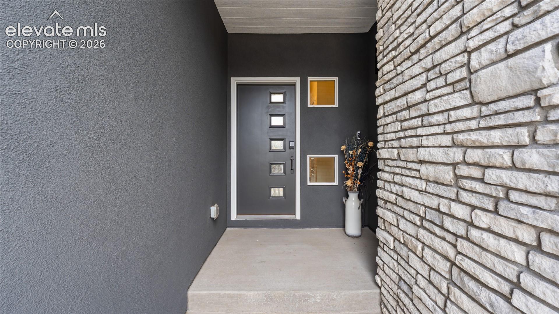 Listing photo 8 for 6575 Vistancia Avenue
