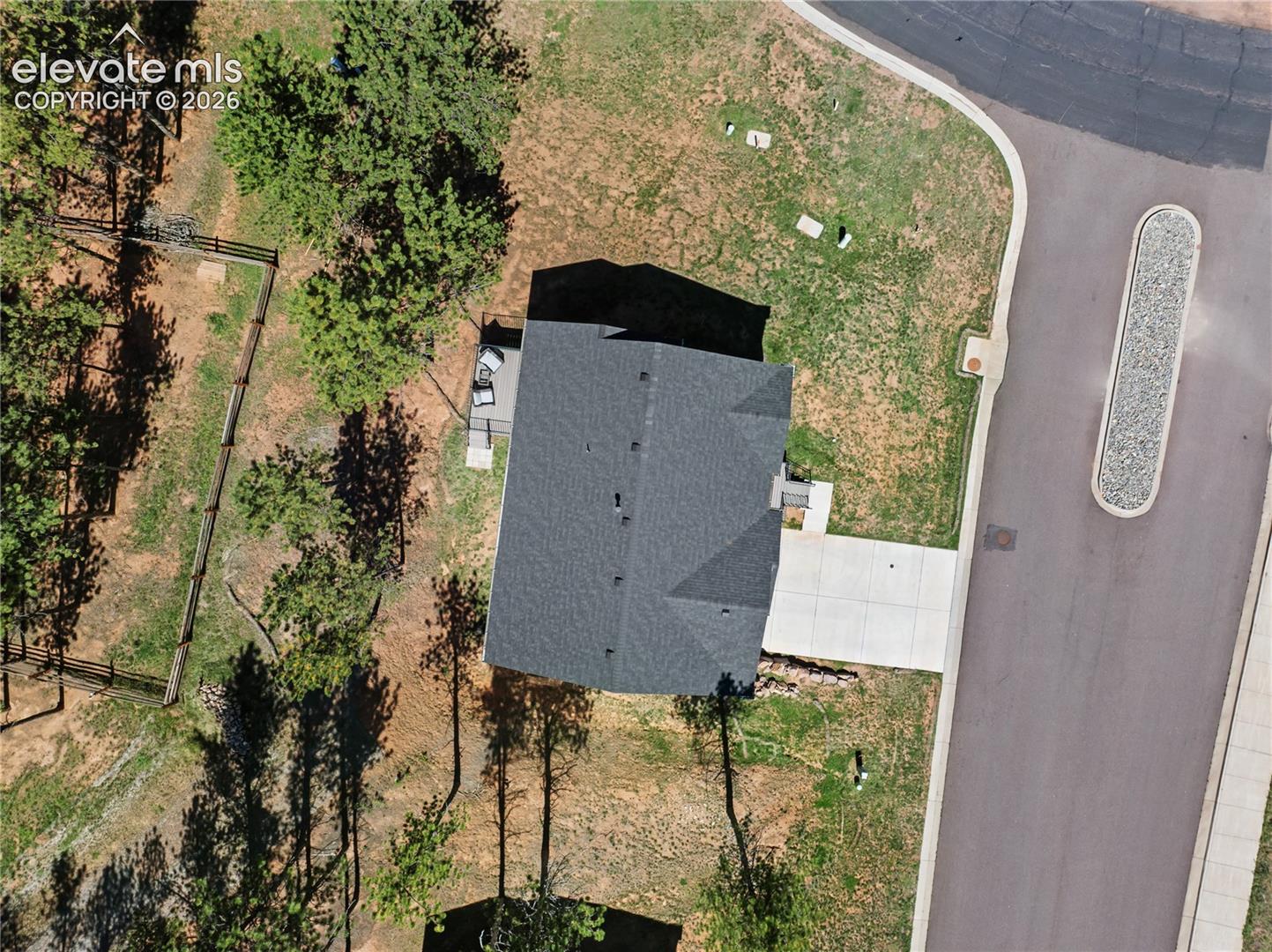 Listing photo 6 for 1382 Ridgestone Drive