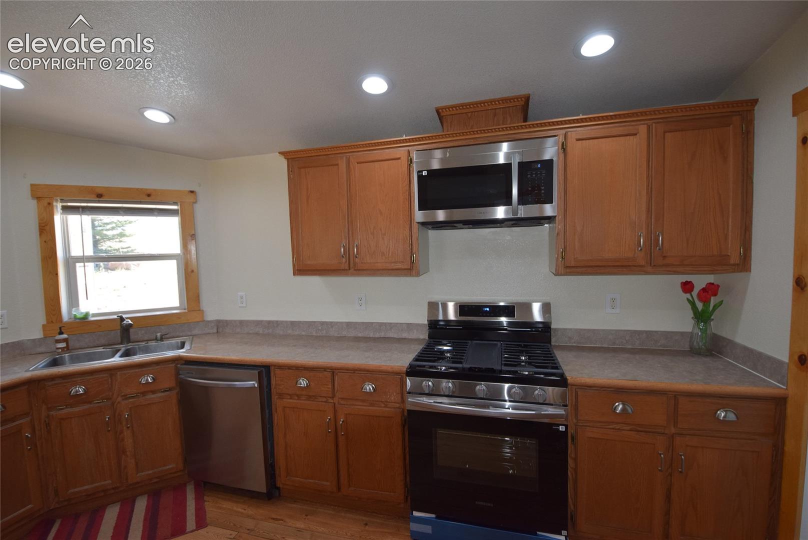 Listing photo 24 for 877 Maid Marian Drive