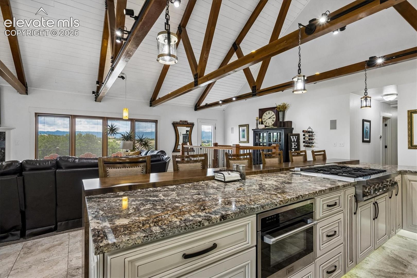 Listing photo 8 for 2464 W Wolfensberger Road