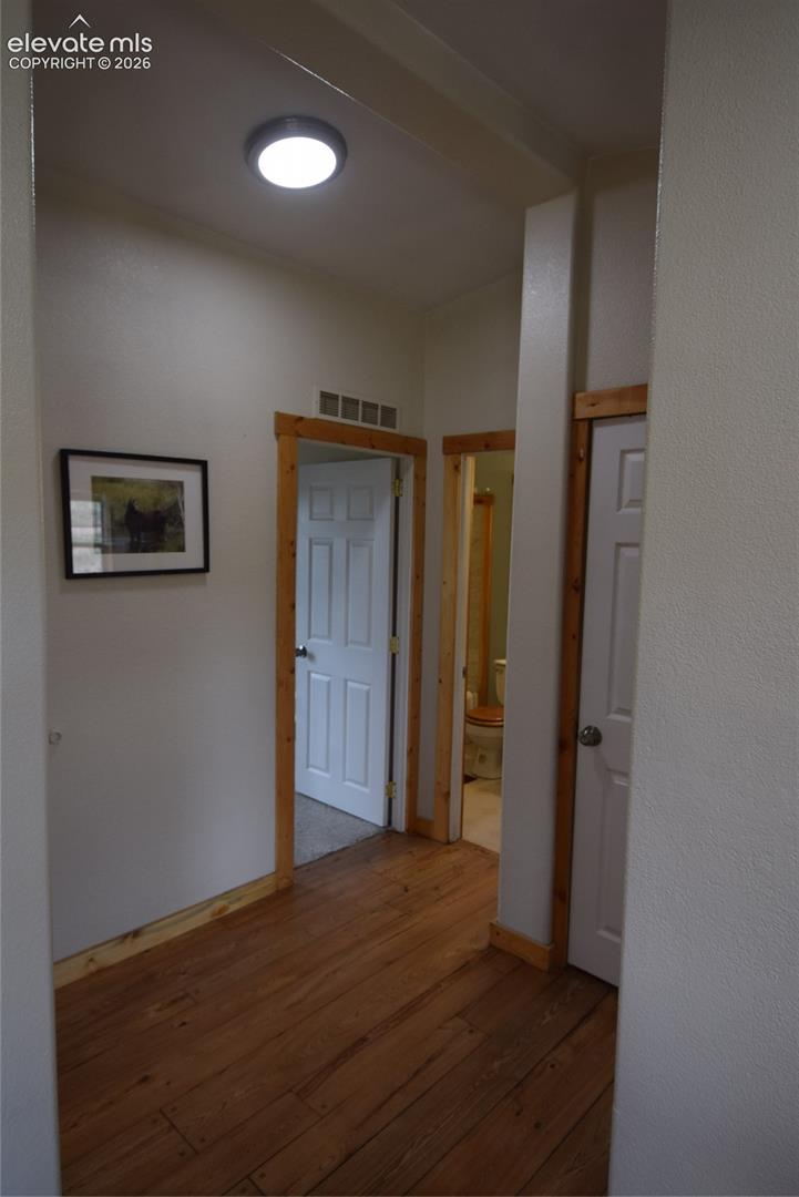 Listing photo 19 for 877 Maid Marian Drive