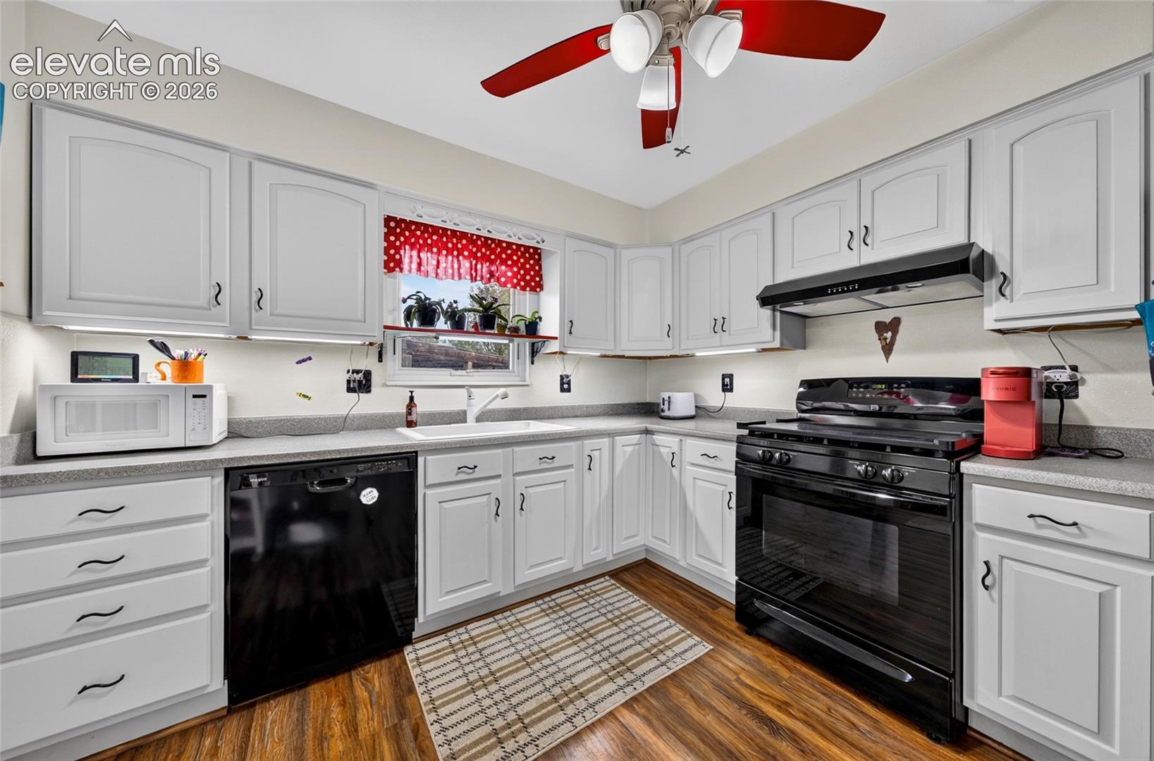 Listing photo 6 for 3165 Sapporo Place