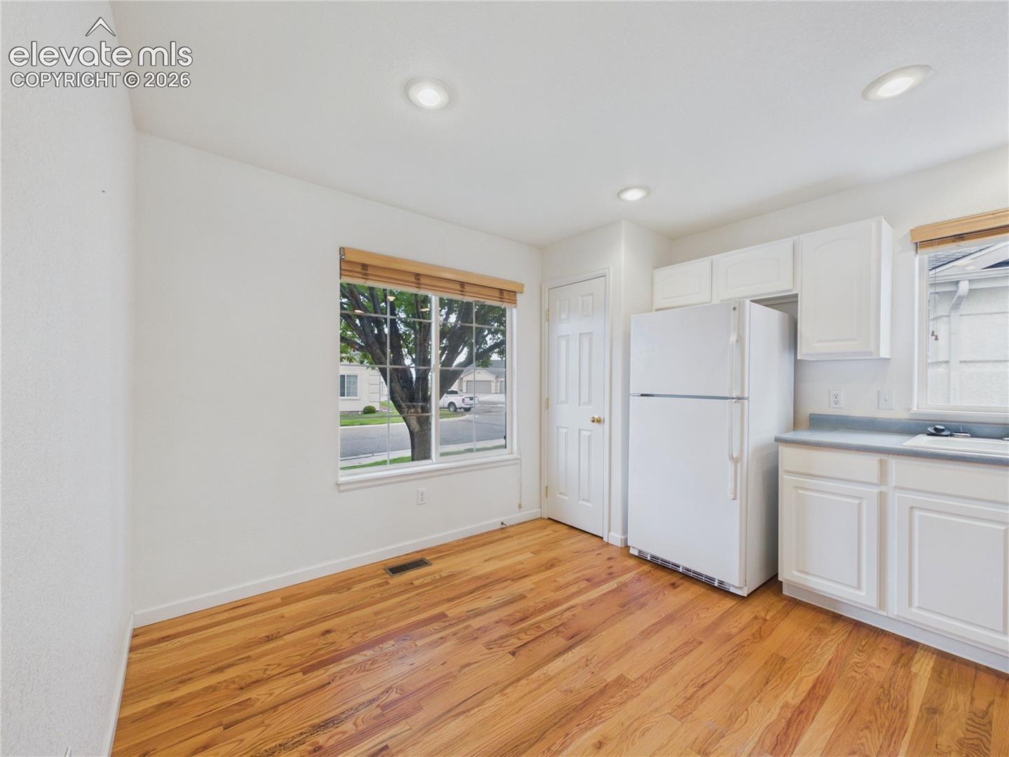 Listing photo 8 for 2025 Kingsroyal Boulevard F