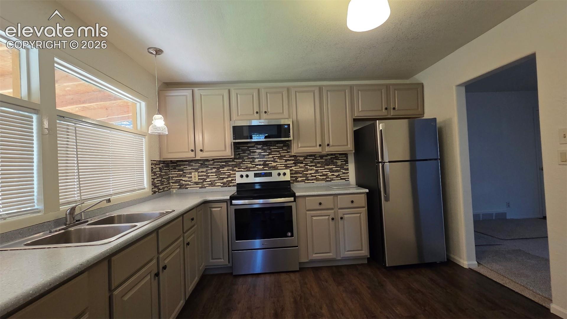 Listing photo 7 for 26 Caledonia Road