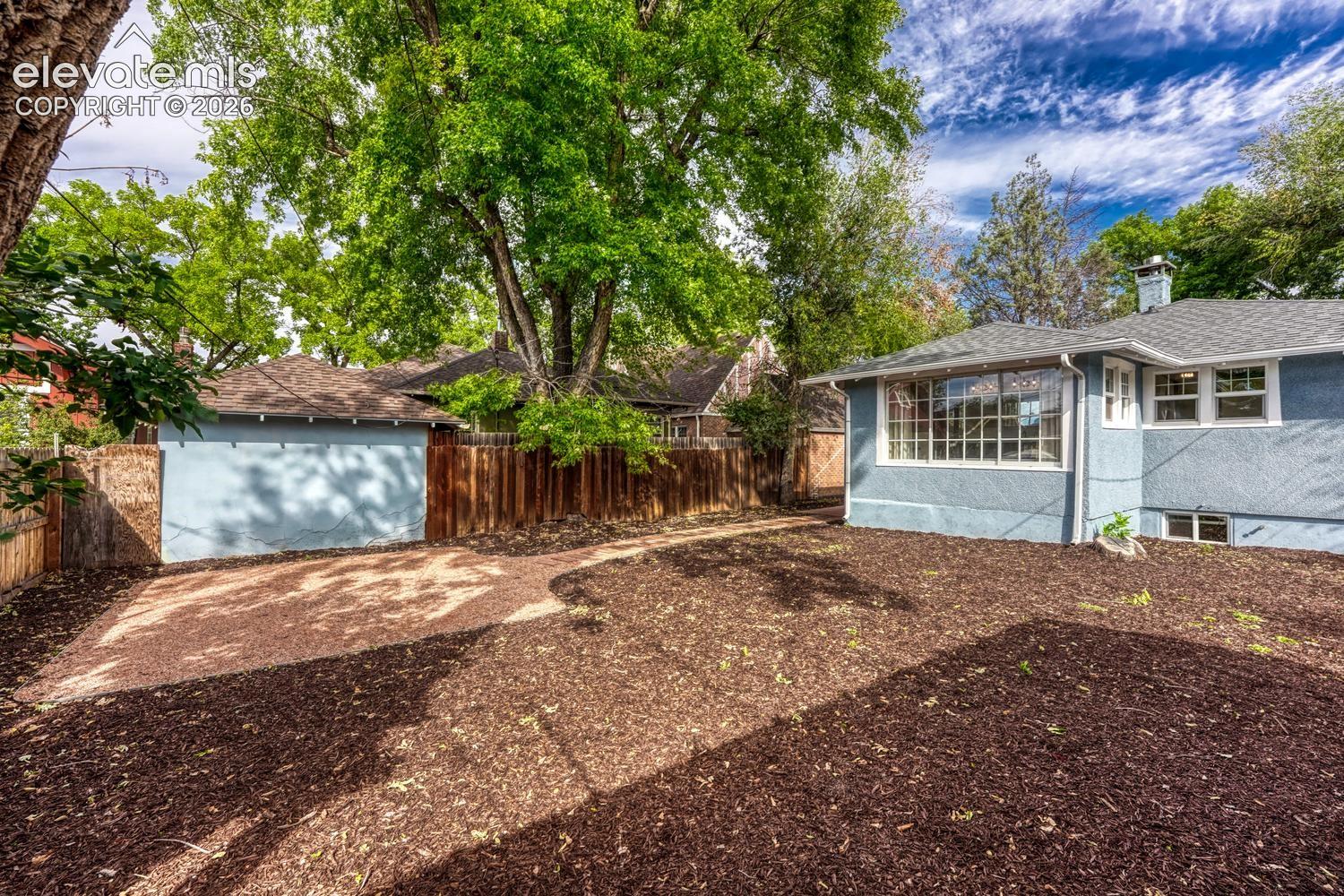 Listing photo 40 for 209 E Washington Street