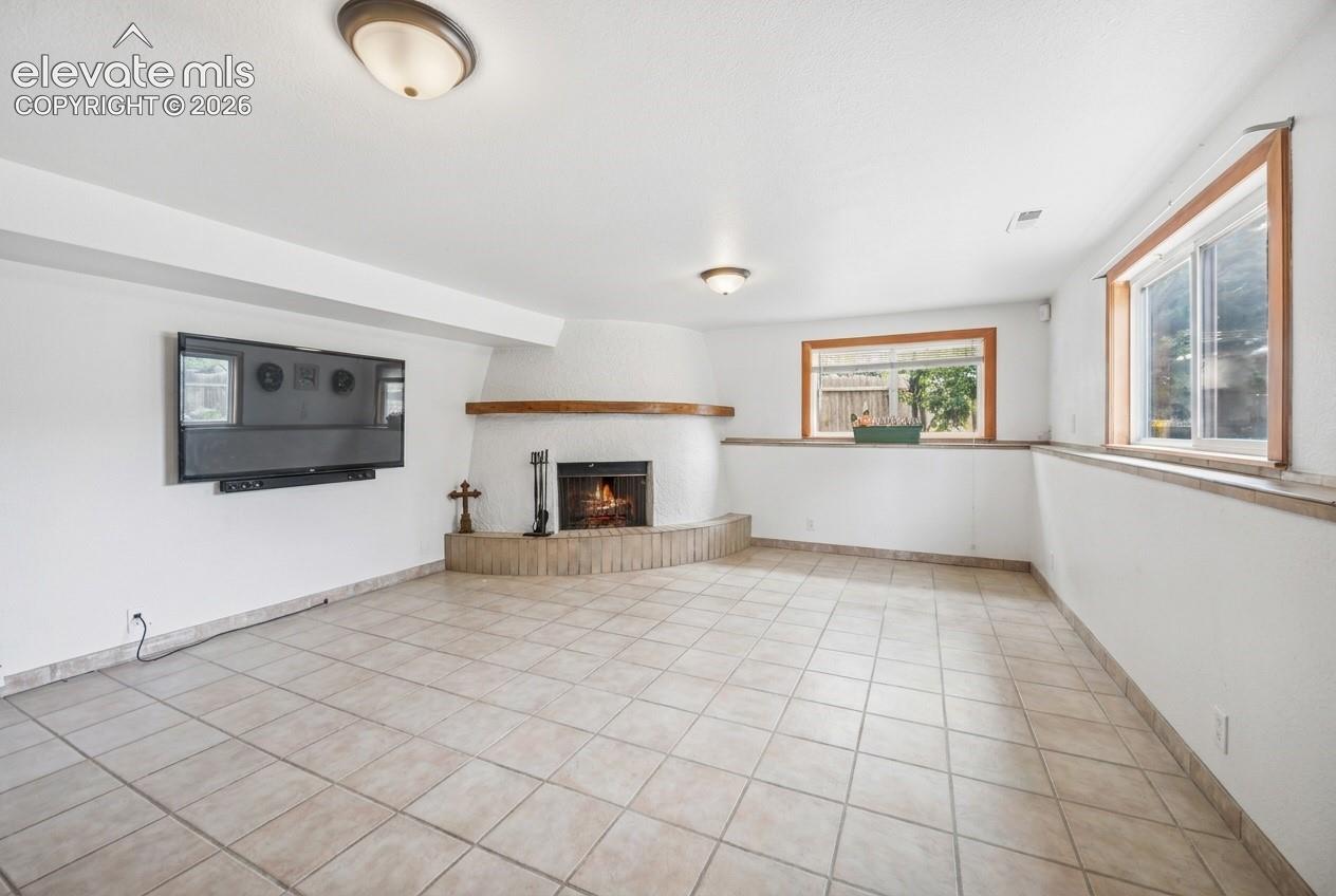 Listing photo 13 for 7409 Colonial Drive